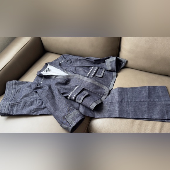 Jacket and pants suit in size 6, BEBE - Picture 16 of 16